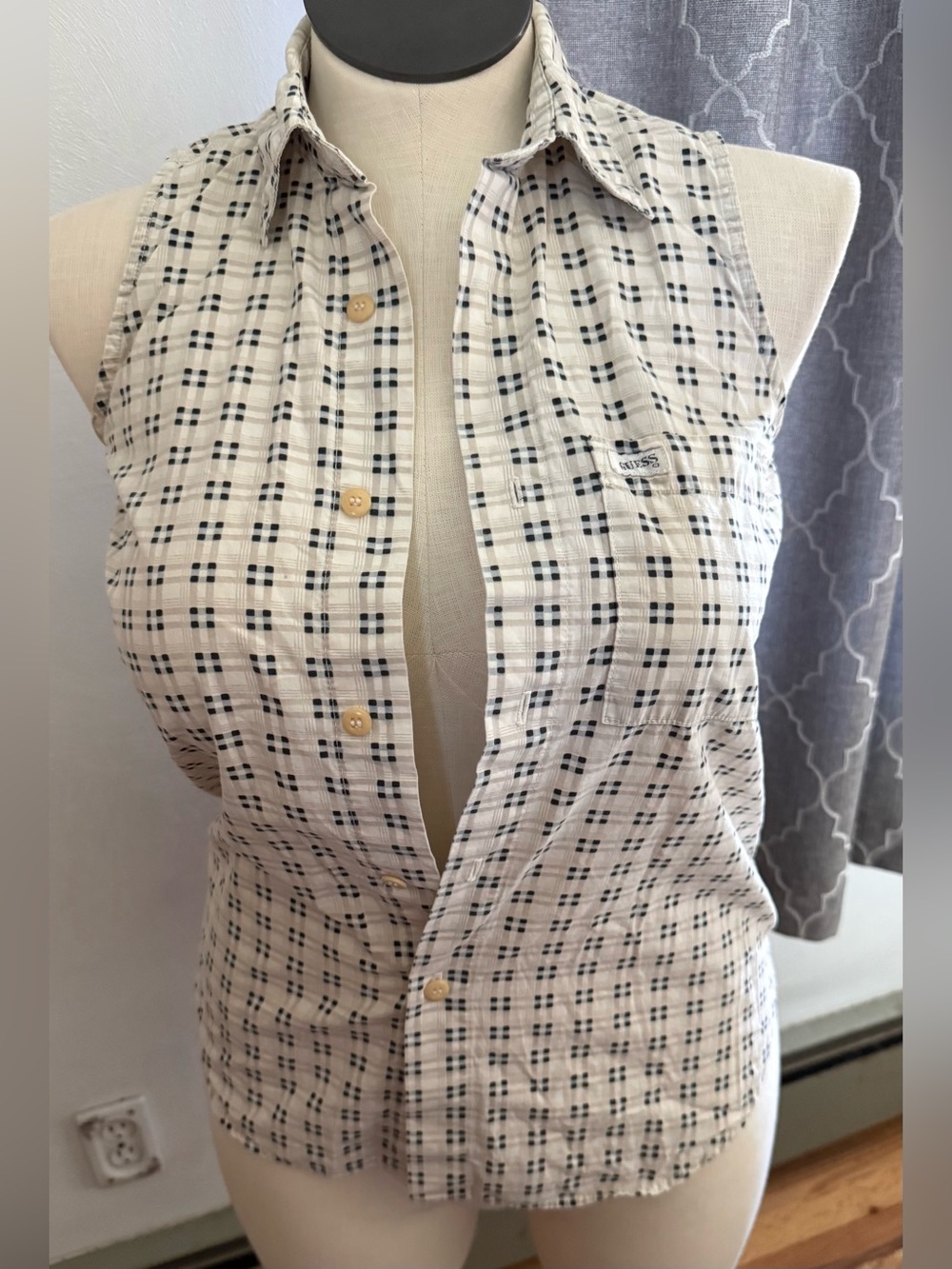 Women's small Guess button shirt